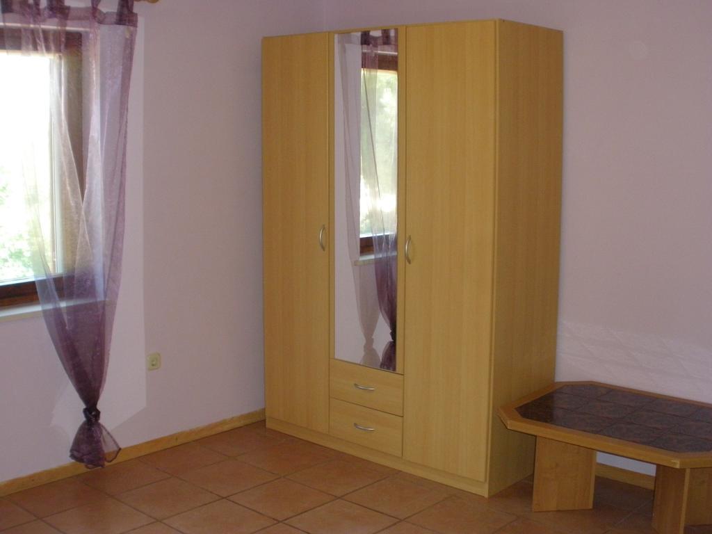 Corry 1 Apartment Ravni